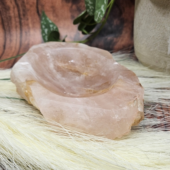 Vintage natural authentic mineral Rose Quartz trinket ashtray crystal bowl